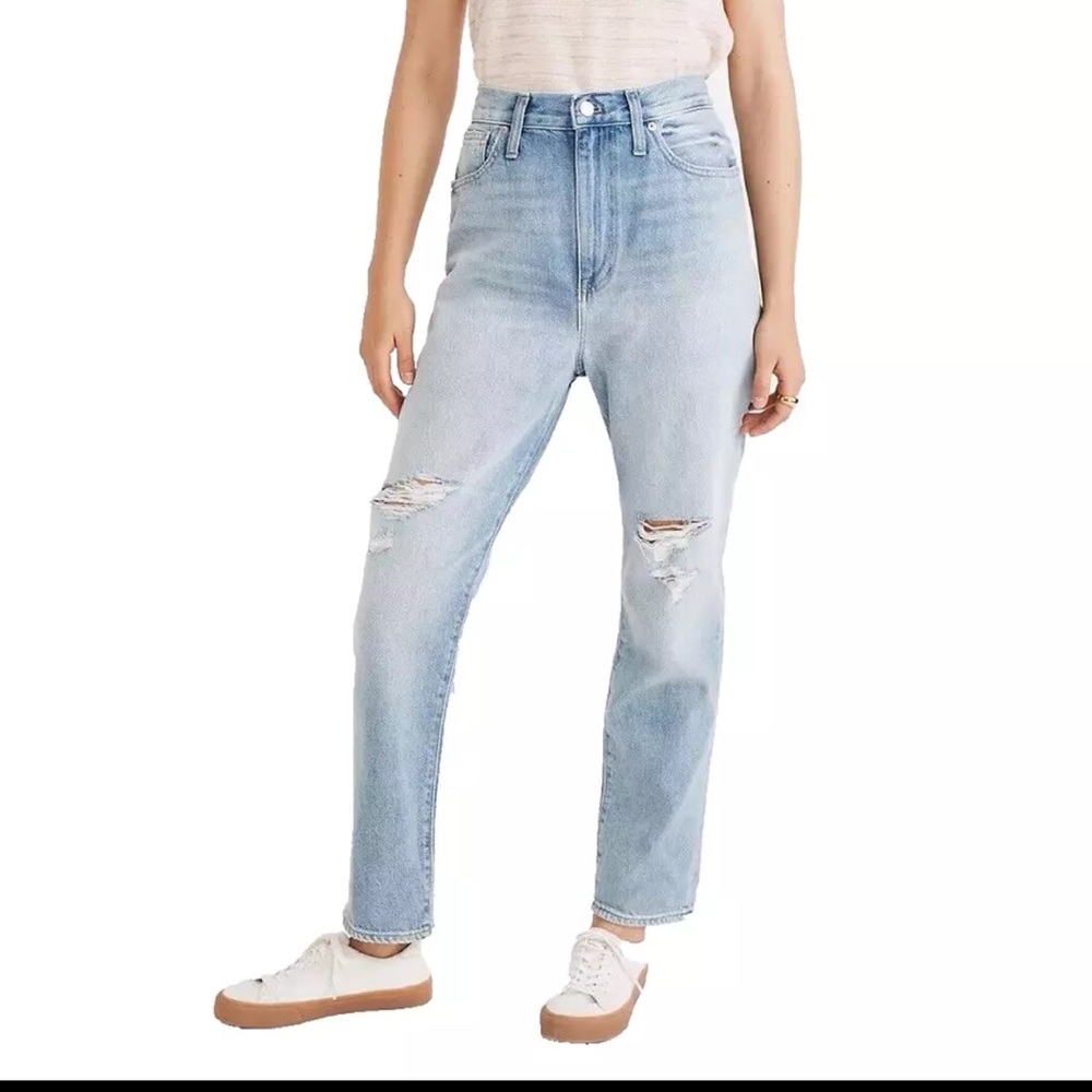 Madewell the Mom Jean in Gilford Wash Ripped Edition EUC